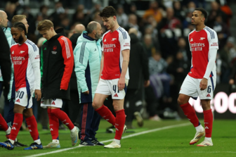 Arsenal đối diện nguy cơ mùa giải trắng tay