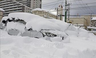 Trên 100 du khách mắc kẹt tại khu nghỉ dưỡng Fukushima do tuyết lở