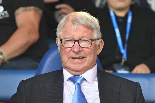 Sir Alex Ferguson bất ngờ trở lại băng ghế huấn luyện