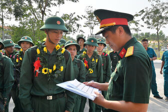 Đón chiến sĩ mới về đơn vị