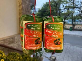 Du khách đến Đà Nẵng luôn chọn mua chả bò Bà Tâm về làm quà