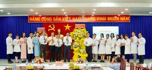 Lãnh đạo UBND tỉnh An Giang chúc mừng Ngày Thầy thuốc Việt Nam