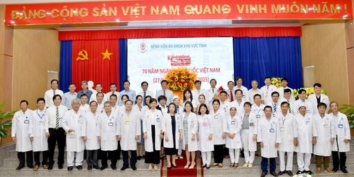 Chủ tịch UBND tỉnh An Giang Hồ Văn Mừng thăm, chúc mừng Ngày Thầy thuốc Việt Nam