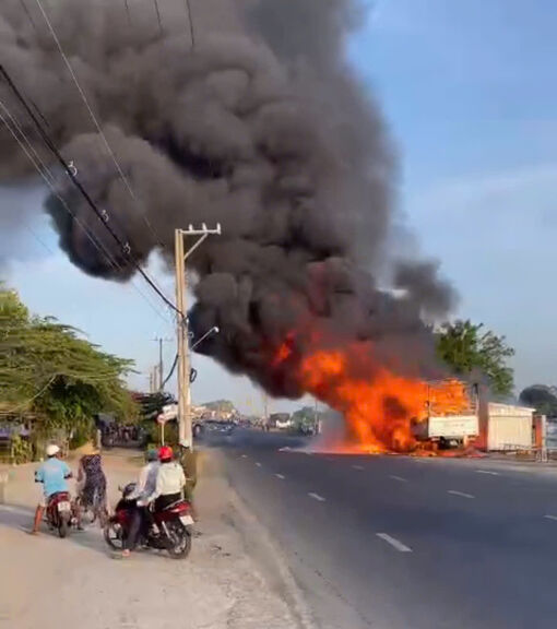 Cháy xe ô tô tải trên tuyến Quốc lộ 91