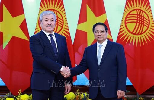 Thủ tướng Phạm Minh Chính hội đàm với Thủ tướng Cộng hòa Kyrgyzstan