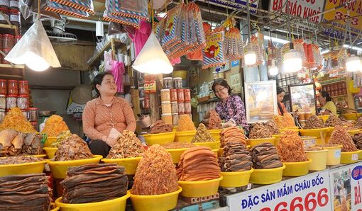 Châu Đốc nhộn nhịp du khách trong mùa hành hương