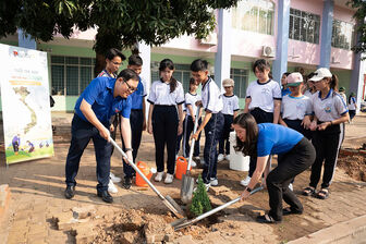 BIDV chi nhánh An Giang ra quân trồng cây xanh