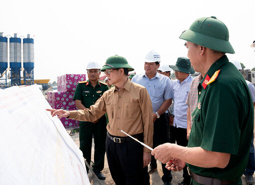 Bí thư Tỉnh ủy An Giang Lê Hồng Quang kiểm tra tiến độ thi công cao tốc Châu Đốc - Cần Thơ - Sóc Trăng, đoạn qua địa phận tỉnh An Giang