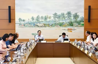 Quốc hội thảo luận ở tổ về dự án Luật Năng lượng nguyên tử sửa đổi