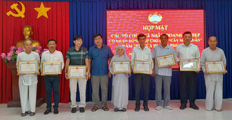 Huyện ủy Phú Tân họp mặt các tổ chức, cá nhân có nhiều đóng góp Quỹ Cây mùa xuân