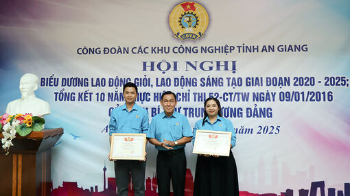 Công đoàn các khu công nghiệp tỉnh biểu dương công nhân lao động giỏi, lao động sáng tạo