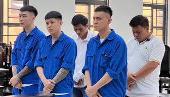 "Đam mê" súng, cả nhóm ngồi tù