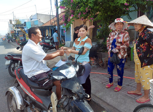 Ấm tình san sẻ ở bếp ăn “0 đồng”
