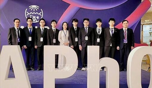 Học sinh Việt Nam đạt thành tích vượt trội tại Olympic Vật lý Châu Á (APhO) 2025
