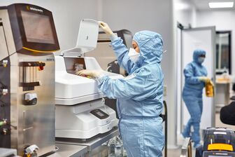Việt Nam và Nga ký kết thỏa thuận chiến lược về chuyển giao công nghệ vaccine mRNA điều trị ung thư