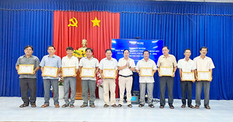 Huyện Phú Tân tổng kết 25 năm thực hiện phong trào “Toàn dân đoàn kết xây dựng đời sống văn hóa”