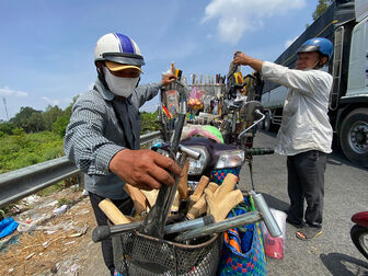 Bán dạo đồ rèn