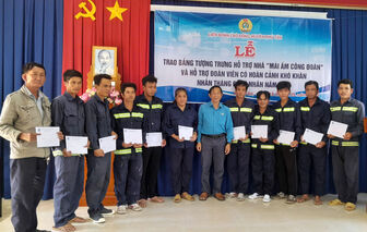 Liên đoàn Lao động huyện Phú Tân hỗ trợ 27 Mái ấm công đoàn