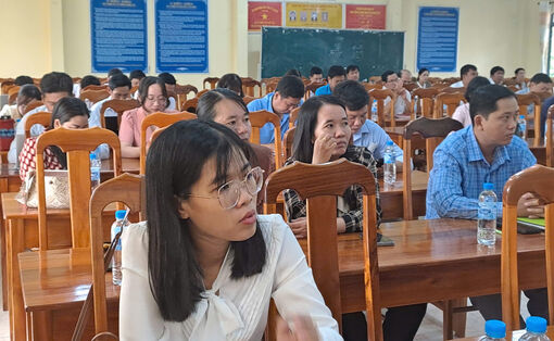 Phú Tân tập huấn về chính quyền điện tử
