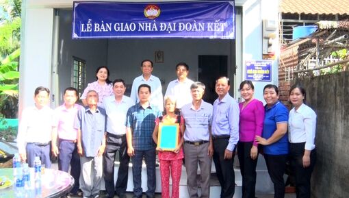 Phường Bình Đức tổ chức lễ bàn giao nhà Đại đoàn kết