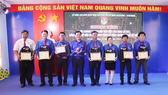 Tuyên dương thanh niên tiên tiến làm theo lời Bác
