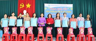 Phụ nữ An Giang học tập và làm theo lời Bác