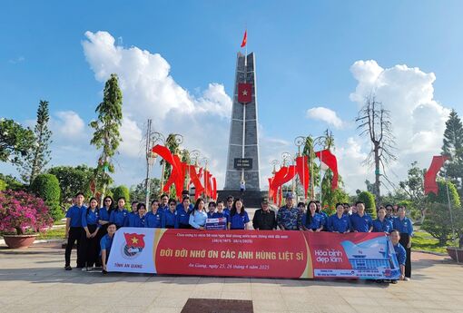 Tuổi trẻ mừng sinh nhật Bác