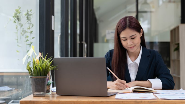 Làm sale có cần bằng cấp không? Những yếu tố cần có khi làm Sale