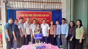 Ban Nội chính Tỉnh ủy bàn giao nhà Tình nghĩa tại huyện Phú Tân