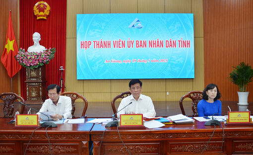 Chủ tịch UBND tỉnh An Giang Hồ Văn Mừng chủ trì họp thành viên UBND tỉnh