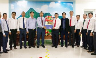 Chủ tịch UBND tỉnh An Giang Hồ Văn Mừng tiếp đoàn công tác Campuchia đến chào xã giao