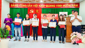 Đội thuế liên huyện Tịnh Biên - Tri Tôn đối thoại doanh nghiệp