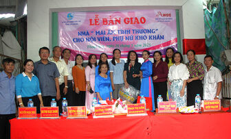 Hội Nữ doanh nhân An Giang trao “Mái ấm tình thương" cho hội viên phụ nữ khó khăn