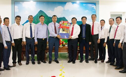 Chủ tịch UBND tỉnh An Giang Hồ Văn Mừng tiếp đoàn công tác Campuchia đến chào xã giao