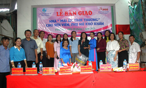 Hội Nữ doanh nhân An Giang trao “Mái ấm tình thương" cho hội viên phụ nữ khó khăn