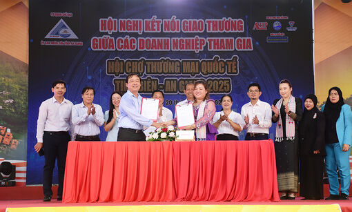 Kết nối giao thương giữa các doanh nghiệp tham gia Hội chợ Thương mại Quốc tế Tịnh Biên - An Giang năm 2025