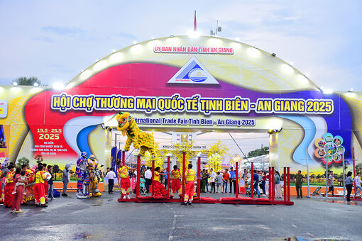Khai mạc Hội chợ Thương mại Quốc tế Tịnh Biên - An Giang năm 2025