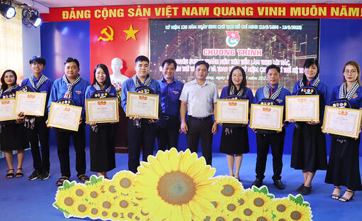 Thanh niên An Giang học tập và làm theo lời Bác