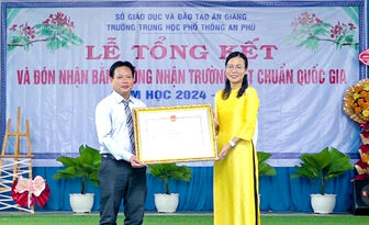 Bí thư Huyện ủy An Phú dự tổng kết năm học tại Trường THPT An Phú