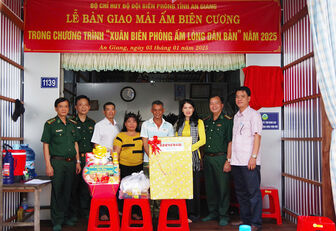 Người lính quân hàm xanh làm theo lời Bác