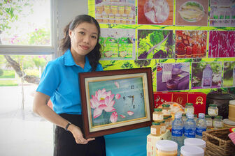 “Thổi hồn” cho sen