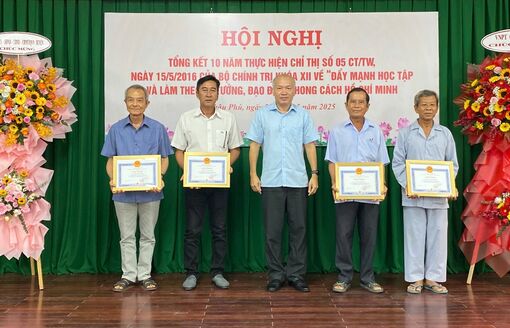 Việc học Bác ở Châu Phú