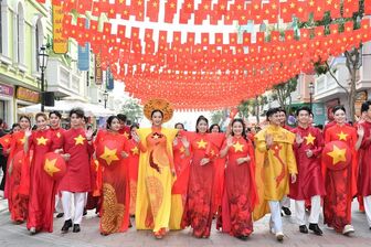 Dáng hình đất nước - Nguồn cảm hứng đặc biệt thiết kế áo dài