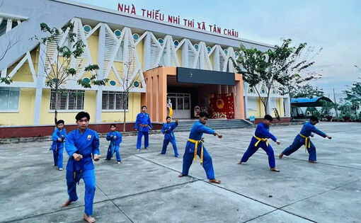 Người ươm mầm Vovinam ở “xứ lụa”