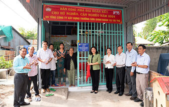 Những tổ cất nhà từ thiện