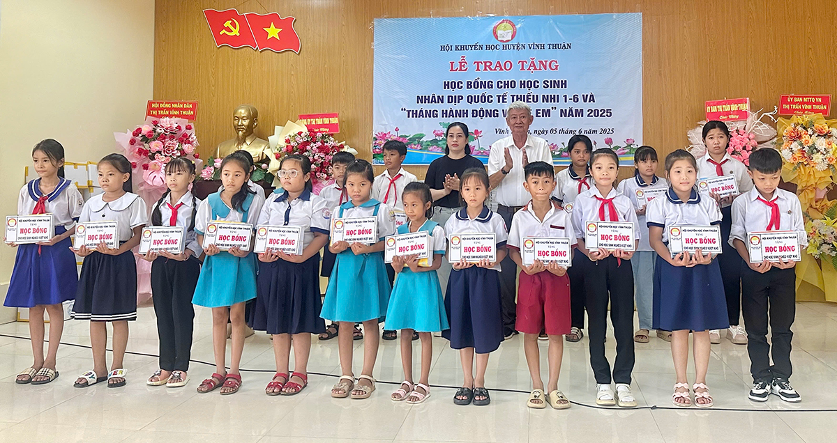 Nâng bước học sinh nghèo