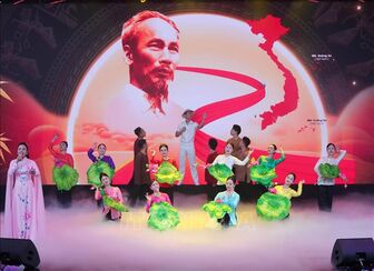 Tổng Bí thư Tô Lâm dự giao lưu nghệ thuật 'Khắc ghi lời Bác - vang nhịp quân hành'