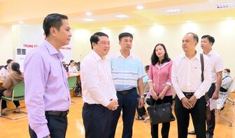 Phó Chủ tịch UBND tỉnh An Giang Lê Trung Hồ thăm xã Phú Tân và xã Hoà Lạc