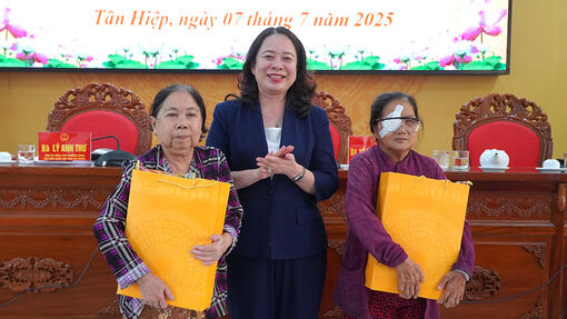 Phó Chủ tịch nước Võ Thị Ánh Xuân tiếp xúc cử tri tỉnh An Giang