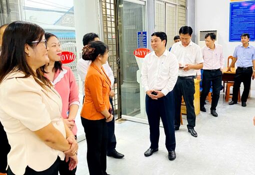 Phó Chủ tịch UBND tỉnh An Giang Lê Trung Hồ thăm và làm việc tại xã Tri Tôn